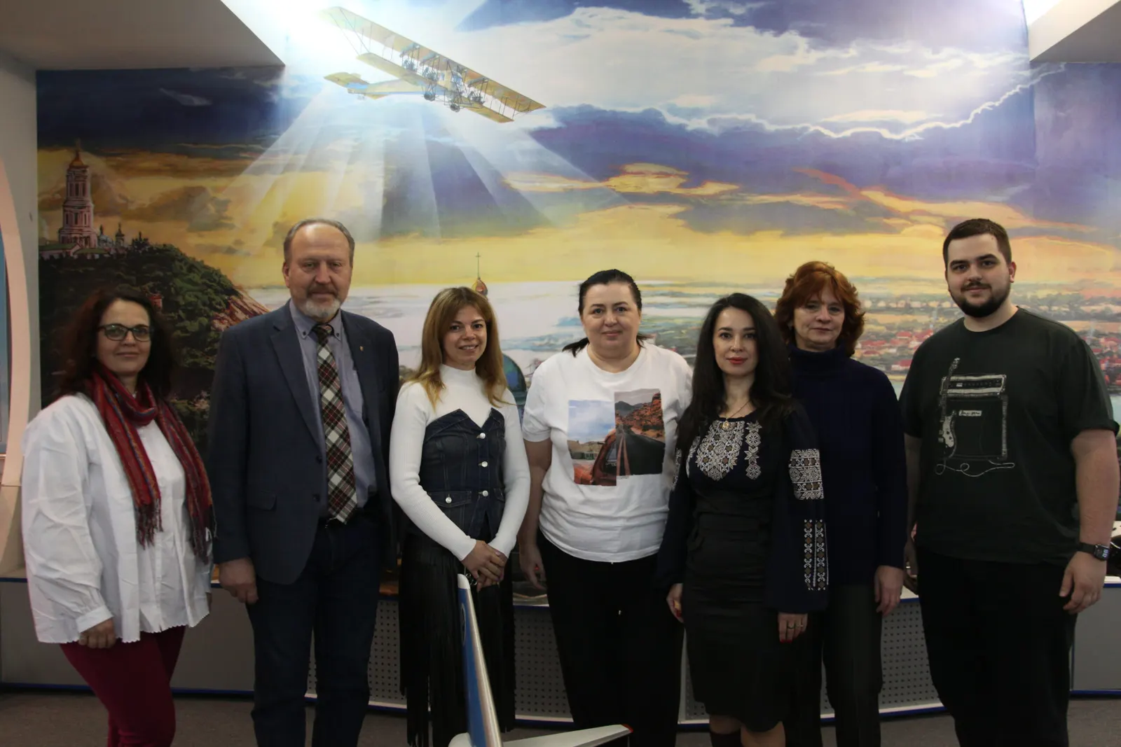 Команда UGLA і викладачі КАІ після підписання меморандуму